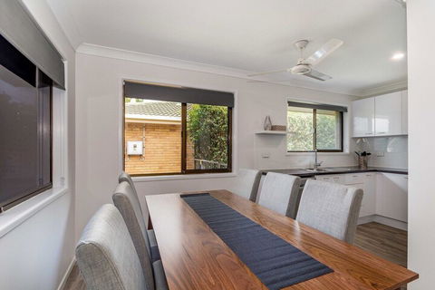 Freshly Renovated Dog Friendly House Walking Distance To Waterfront - Queensland Tourism 4