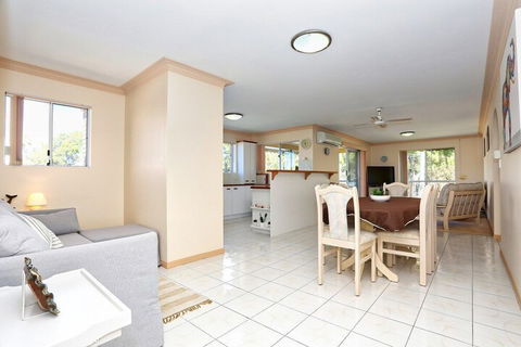 Enjoy Sunsets & Waterviews From Your Private Balcony - Queensland Tourism 6