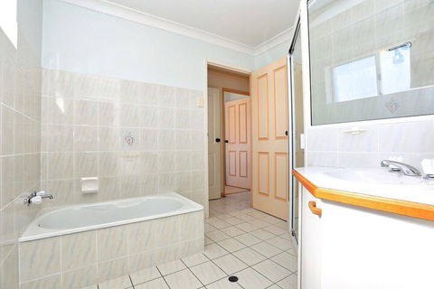 Enjoy Sunsets & Waterviews From Your Private Balcony - Queensland Tourism 1