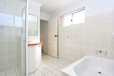 Enjoy Sunsets & Waterviews From Your Private Balcony - Queensland Tourism 2