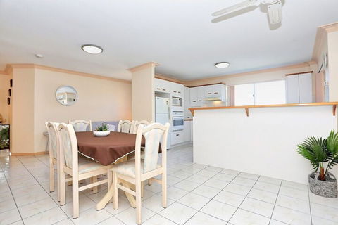 Enjoy Sunsets & Waterviews From Your Private Balcony - Queensland Tourism 4