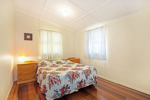 Close To Water Restaurants & Clubs Toorbul St. Bongaree - Queensland Tourism 4