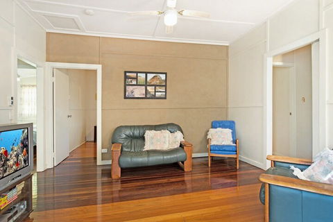 Close To Water Restaurants & Clubs Toorbul St. Bongaree - Queensland Tourism 3
