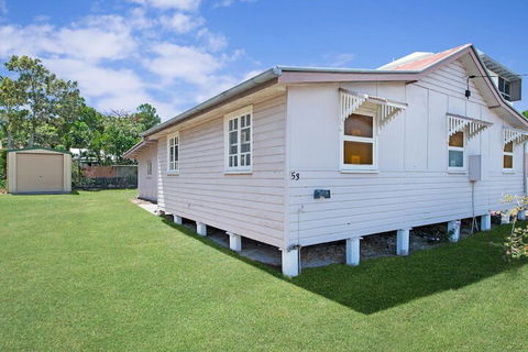 Close To Water Restaurants & Clubs Toorbul St. Bongaree - Queensland Tourism 0