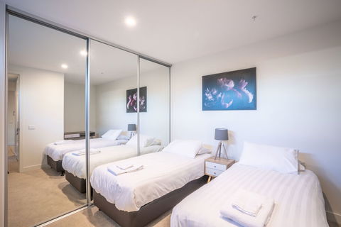 Poplar Apartments - Queensland Tourism 1