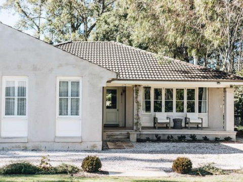 KIRRIEMUIR Burradoo Southern Highlands 4pm Check Out Sunday - Queensland Tourism 0