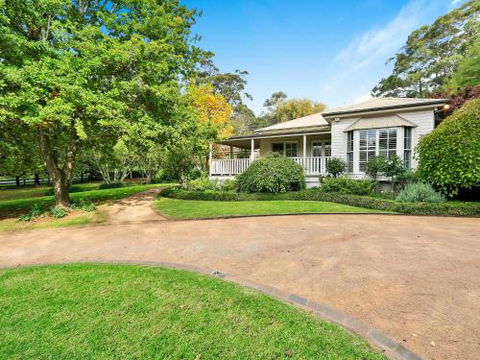 Mirrabooka Burrawang Beautiful Home & 3 Acres Of Gardens In The Southern Highlands - Queensland Tourism 0