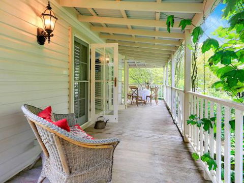Mirrabooka Burrawang Beautiful Home & 3 Acres Of Gardens In The Southern Highlands - Queensland Tourism 3