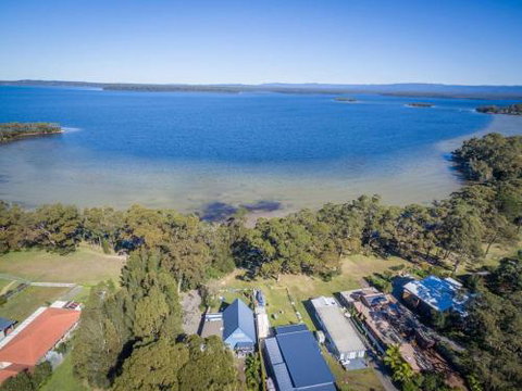 SORRENTO LAKESIDE Sanctuary Point 4pm Check Out Sundays - QLD Tourism 0