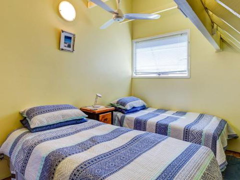 SORRENTO LAKESIDE Sanctuary Point 4pm Check Out Sundays - QLD Tourism 5