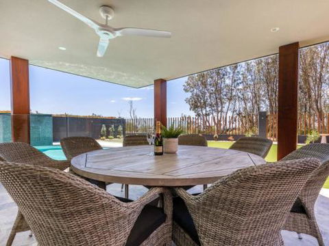 Vukeville Beachfront Luxury With Pool 4pm Check Out Sundays - Queensland Tourism 3