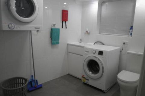 Almonta Apartments On The Water Front - Queensland Tourism 4