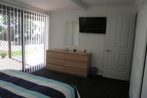 Almonta Apartments On The Water Front - Queensland Tourism 5