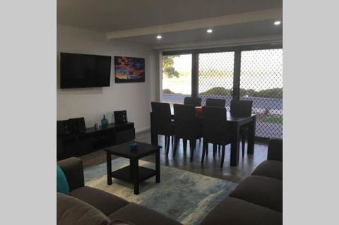 Almonta Apartments On The Water Front - Queensland Tourism 2