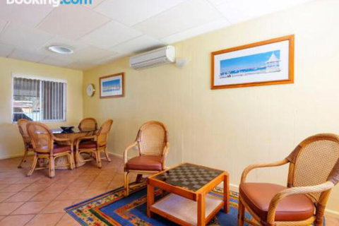 Perrumba Street Cottage - QLD Tourism 1