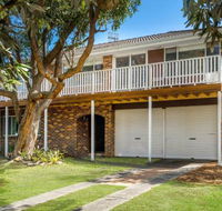 TREETOPS at WERRI BEACH Gerringong 4pm Check Out on Sundays - QLD Tourism