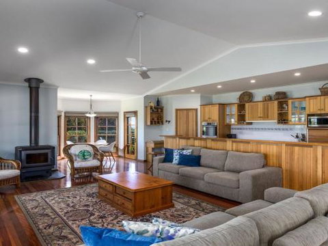 GULL HOUSE Kiama 4pm Check Out Sundays - QLD Tourism 3