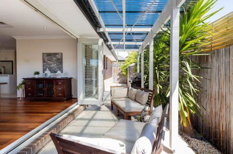 Rosebud Seaside Accommodation - QLD Tourism 3