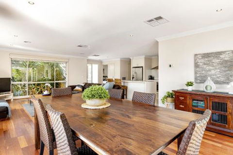 Rosebud Seaside Accommodation - QLD Tourism 0
