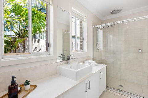 Rosebud Seaside Accommodation - QLD Tourism 1
