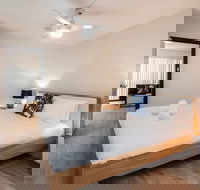Modern 1 Bedroom Apartment Near the River and the City - Queensland Tourism
