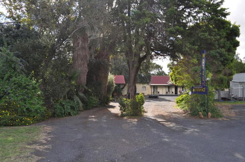 Bungalow Motel - Queensland Tourism 2