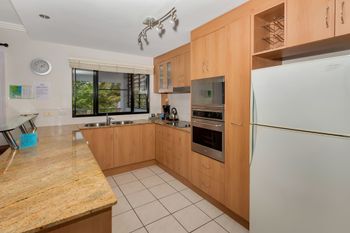 Oceansprey Beachfront Apartments - QLD Tourism 6
