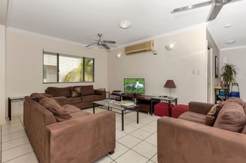 Oceansprey Beachfront Apartments - QLD Tourism 4