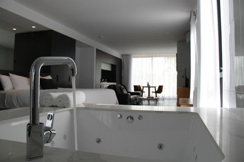 Hepburn Springs Escape Villa 7 - Queensland Tourism 5