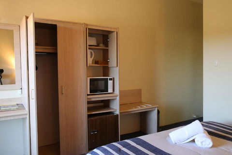 Blue Mountain Motel - Queensland Tourism 2