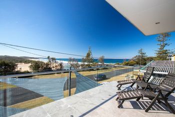 DOLPHIN VIEWS - QLD Tourism 0