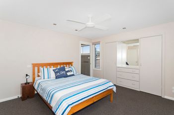 DOLPHIN VIEWS - QLD Tourism 5