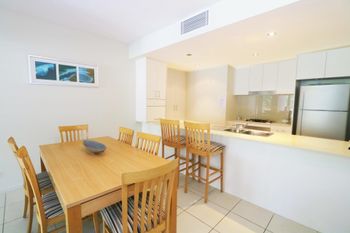 Drift North #2 Swim Up Apartment - QLD Tourism 5