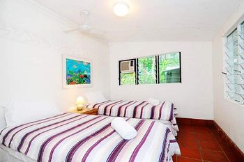 The Oak Beach Beachhouse - Queensland Tourism 4