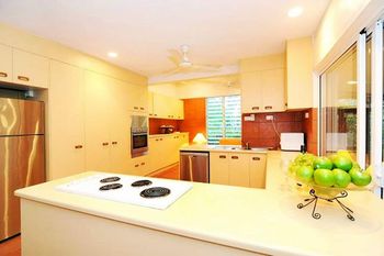 The Oak Beach Beachhouse - Queensland Tourism 2