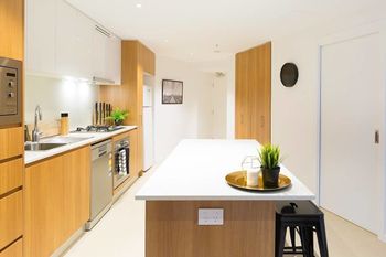Brand New Heart Of City Executive Apartment - Queensland Tourism 6