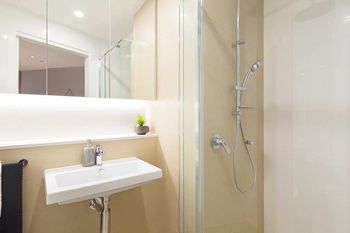 Brand New Heart Of City Executive Apartment - Queensland Tourism 1