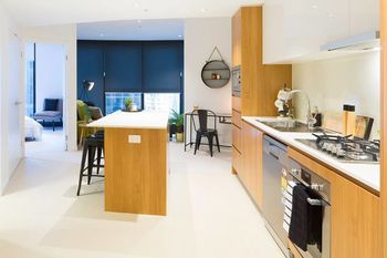 Brand New Heart Of City Executive Apartment - Queensland Tourism 3