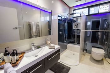 Serene Marinafront 3BR Retreat - QLD Tourism 5