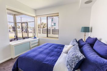 Serene Marinafront 3BR Retreat - QLD Tourism 1