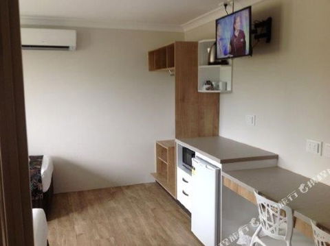 BEST WESTERN CASTLE LODGE MOTEL - QLD Tourism 0