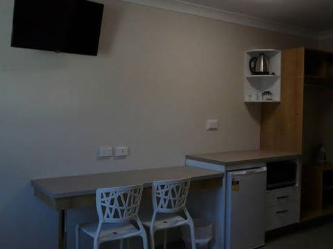 BEST WESTERN CASTLE LODGE MOTEL - QLD Tourism 1