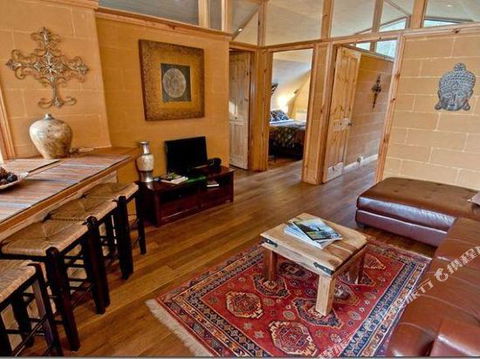Bruny Island Accommodation 43 Degrees Beachside Studio Spa Apartments (1) - Queensland Tourism 2