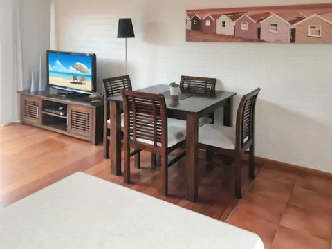 Home Near Shops & Beach - Queensland Tourism 3