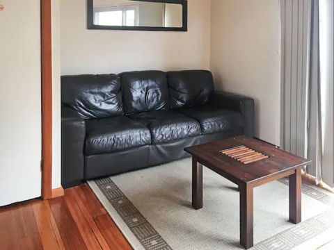 Home Near Shops & Beach - Queensland Tourism 2