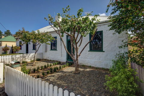 Prues Cottage - Queensland Tourism 2