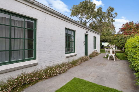Prues Cottage - Queensland Tourism 1