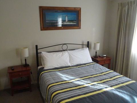 Victoria Lodge Motor Inn And Apartments - Queensland Tourism 4