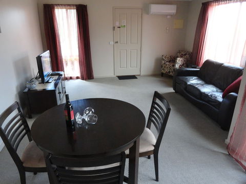 Victoria Lodge Motor Inn And Apartments - Queensland Tourism 5