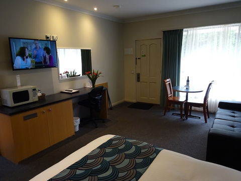 Victoria Lodge Motor Inn And Apartments - Queensland Tourism 3